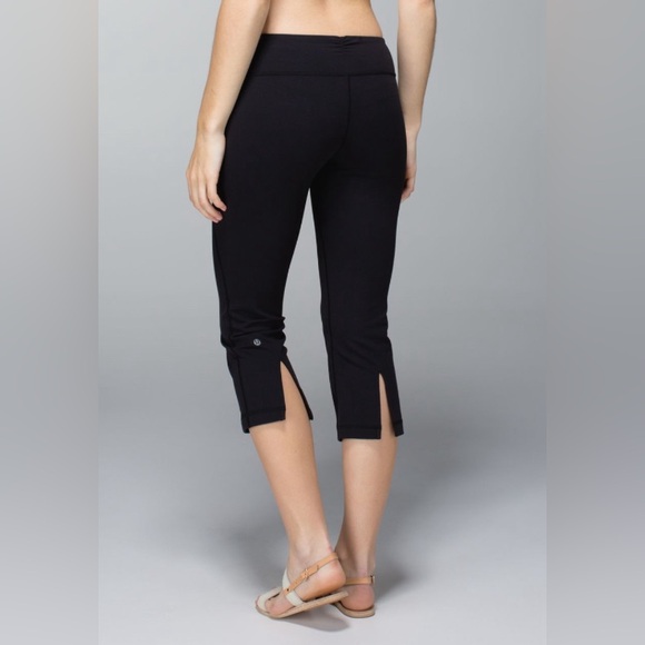 Rare Lululemon Gather & Crow Crop *Full-On Luon Black - Picture 2 of 8